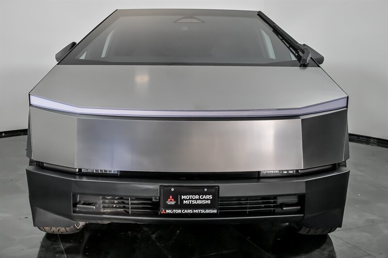 Used 2024 Tesla Cybertruck AWD Crew Cab image 4