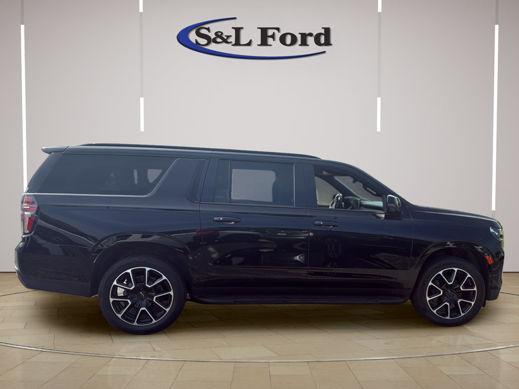 Used 2024 Chevrolet Suburban RST w/ Luxury Package AWD/4WD image 9