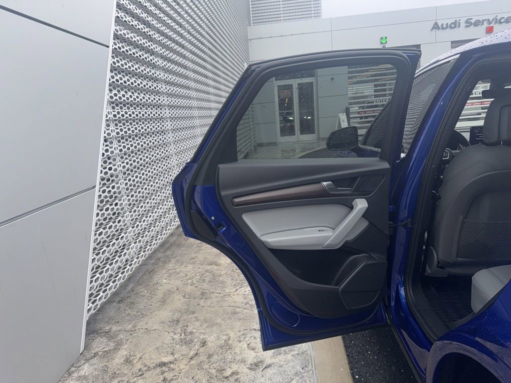 Used 2023 Audi Q5 2.0T Premium w/ Convenience Package image 31