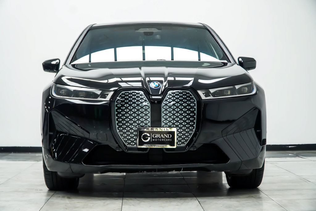 Used 2024 BMW iX xDrive50 w/ Premium Package AWD/4WD image 10