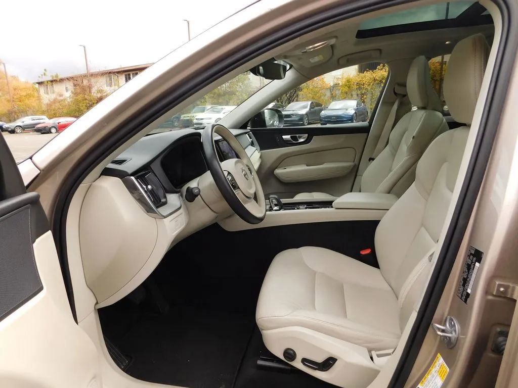 Used 2024 Volvo XC60 B5 Plus image 14