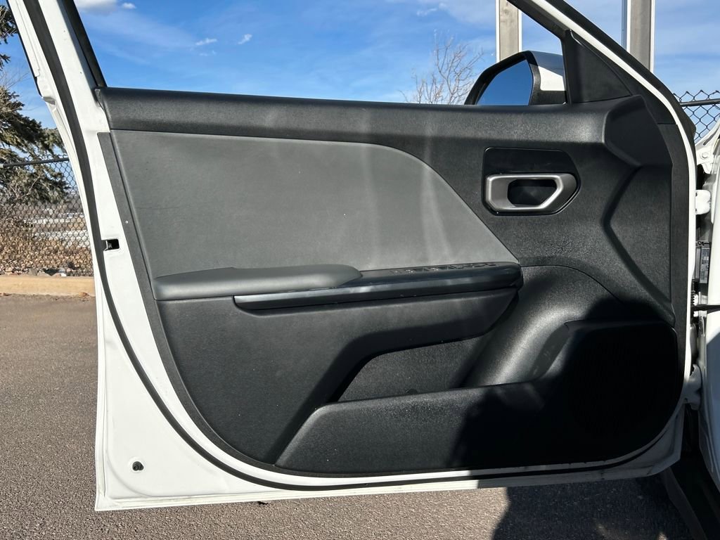 Used 2025 Kia K4 LXS image 28