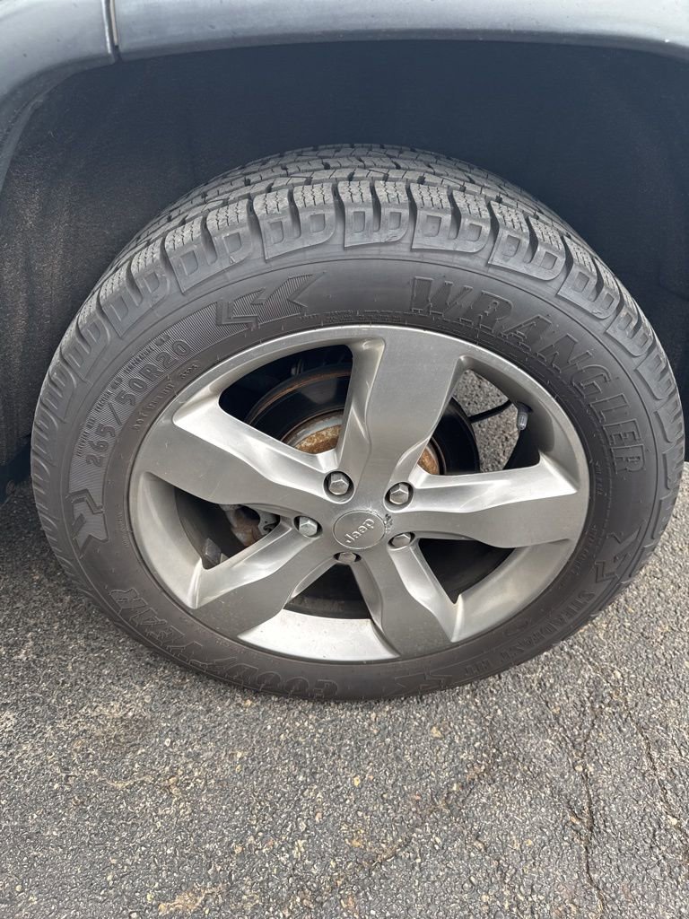 Used 2012 Jeep Grand Cherokee Overland AWD/4WD image 6