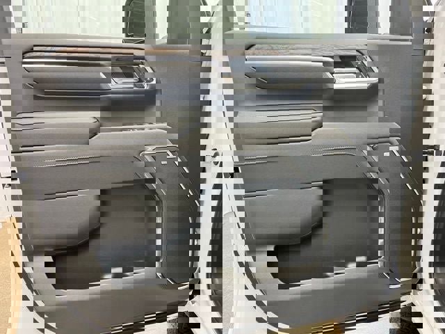 New 2025 GMC Sierra 3500 SLT image 6