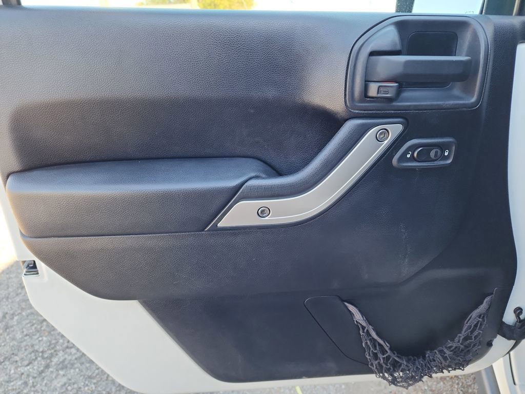 Used 2013 Jeep Wrangler Rubicon w/ PWR Convenience Group image 11