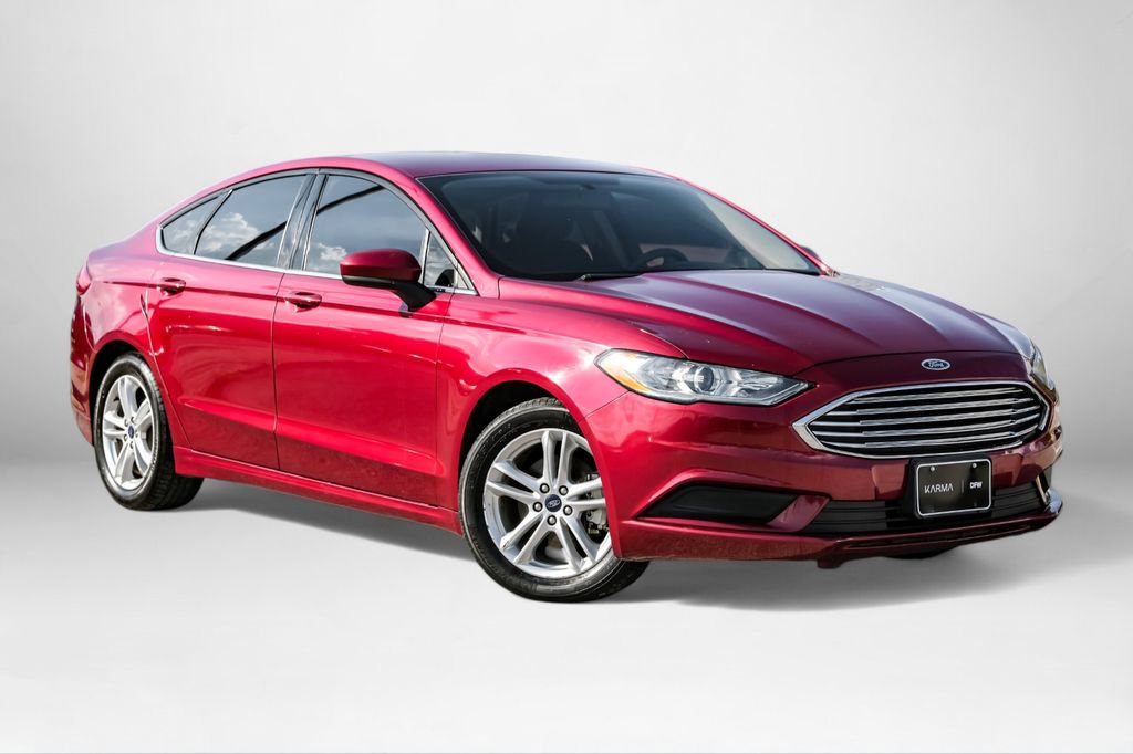 Used 2018 Ford Fusion SE w/ Fusion SE Technology Package FWD image 3