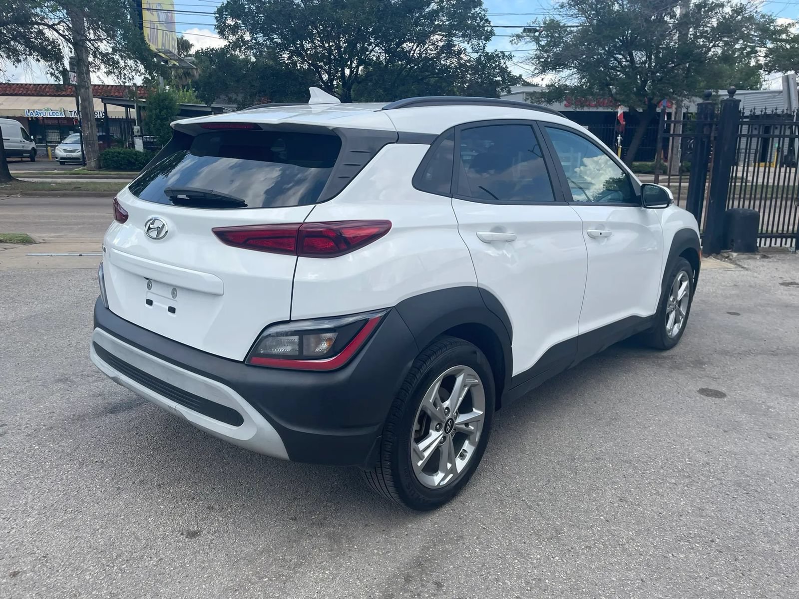 Used 2022 Hyundai Kona SEL FWD image 4