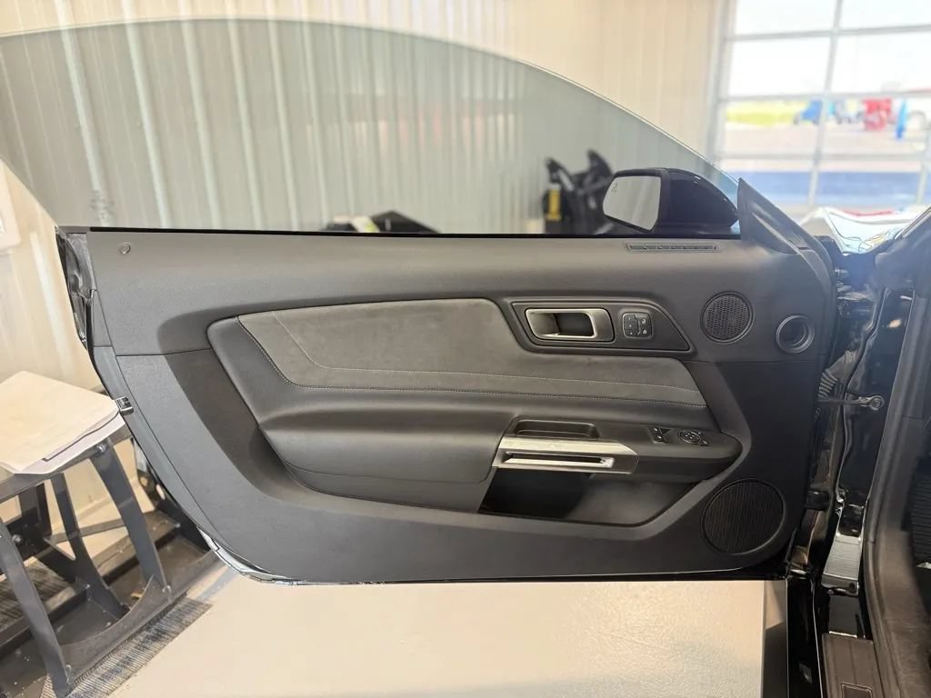 Used 2019 Ford Mustang Shelby GT350 w/ Technology Package RWD image 8