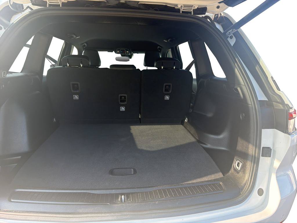 Used 2024 Jeep Grand Cherokee Altitude RWD image 7