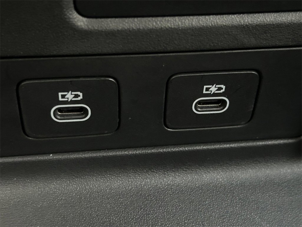 Used 2025 Land Rover Range Rover Velar Dynamic SE image 23