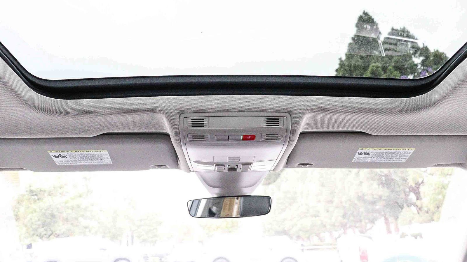 Used 2024 Volkswagen Tiguan SE w/ Panoramic Sunroof Package FWD image 16