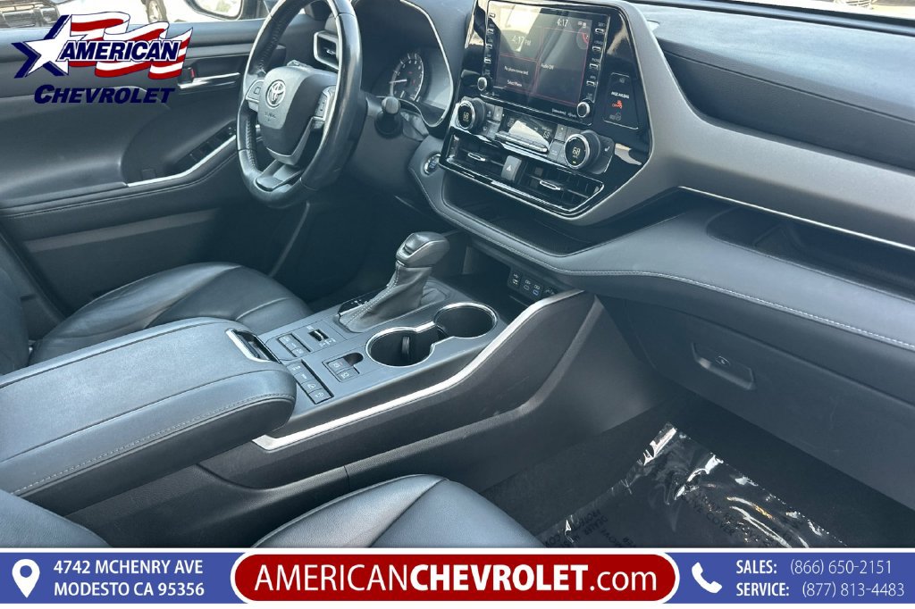 Used 2022 Toyota Highlander XLE AWD/4WD image 22