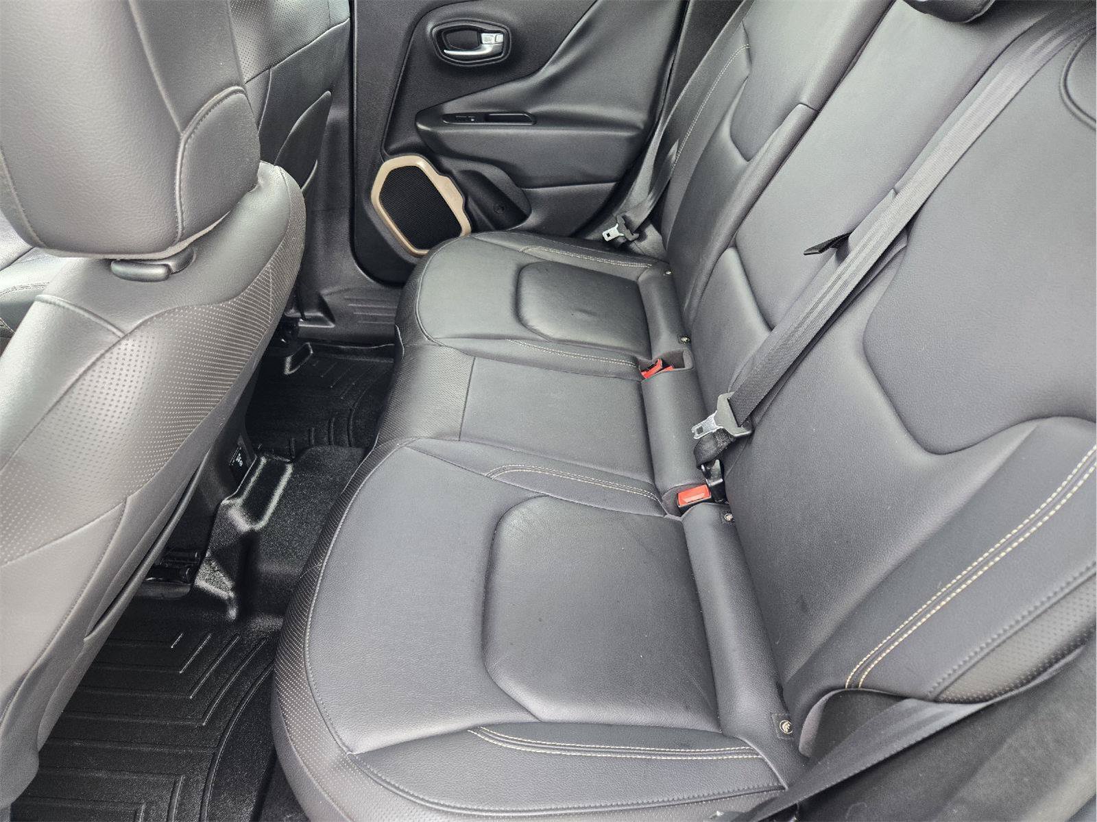 Used 2016 Jeep Renegade Limited FWD image 28