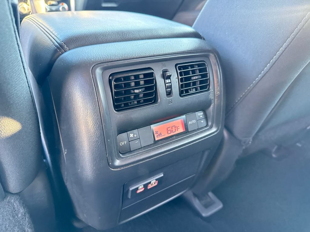 Used 2019 Nissan Pathfinder S AWD/4WD image 13