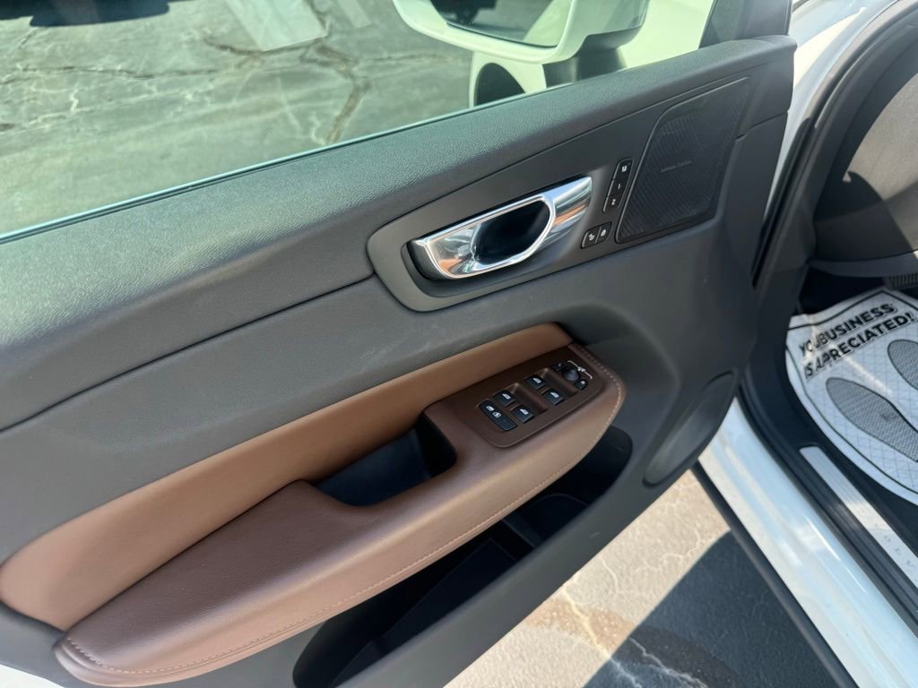 Used 2022 Volvo XC60 B6 Inscription w/ Advanced Package image 15