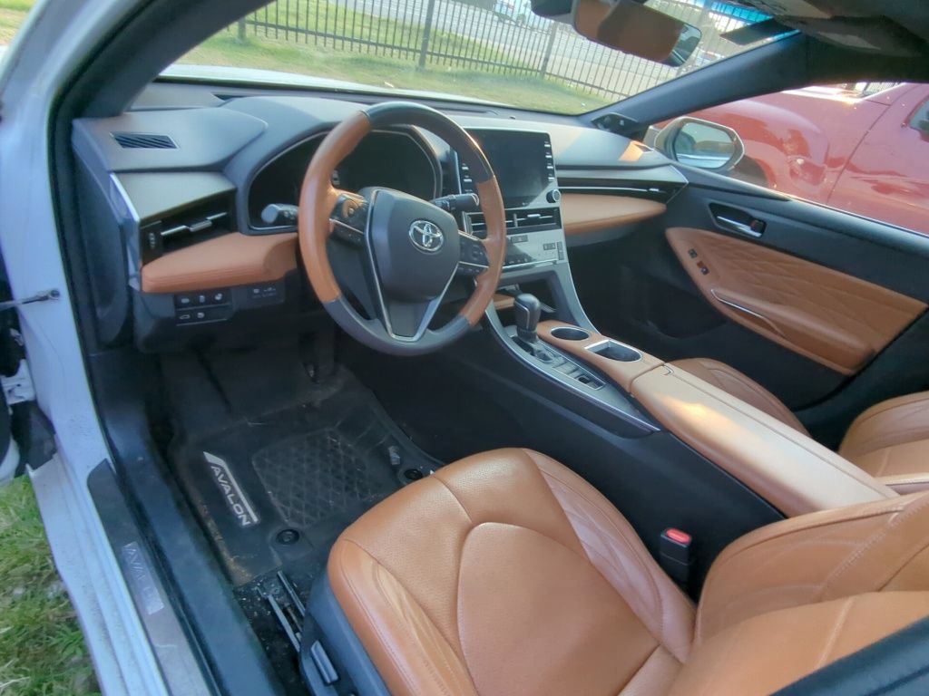 Used 2019 Toyota Avalon Limited w/ Four Season Floor Mat Package FWD image 8