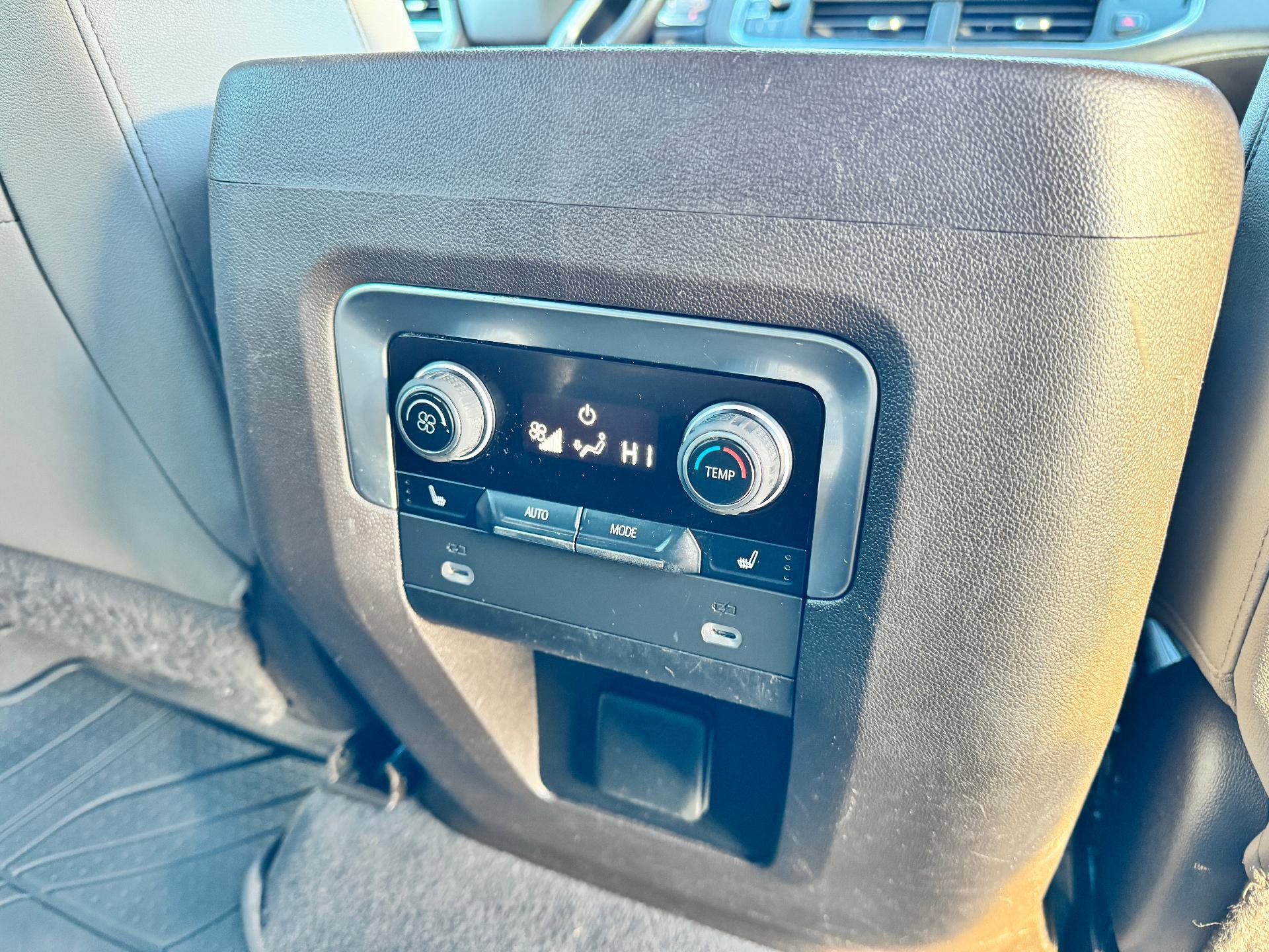 Used 2022 Chevrolet Tahoe Z71 w/ Luxury Package image 24