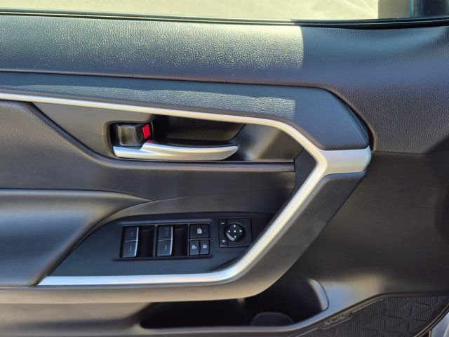 Used 2025 Toyota RAV4 XLE FWD image 18