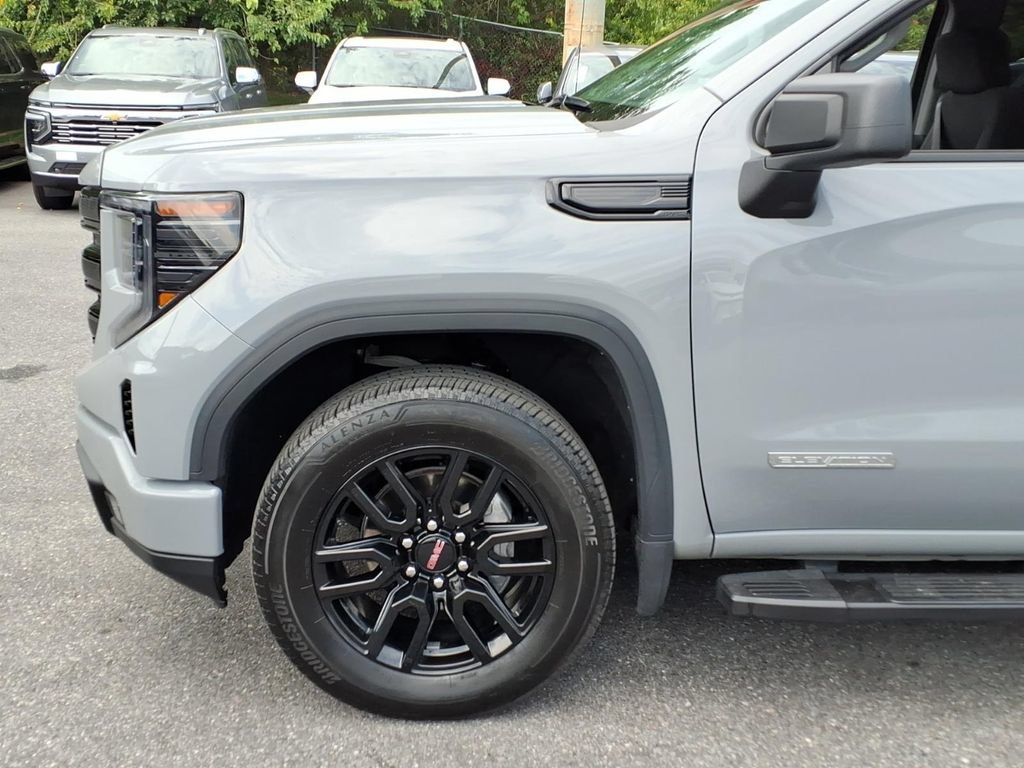 Certified 2024 GMC Sierra 1500 Elevation w/ LPO, Elevation Black Package AWD/4WD image 6