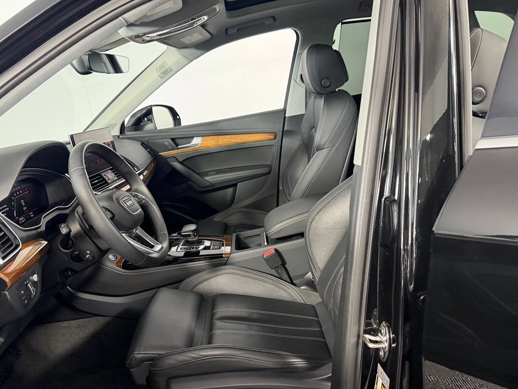 Used 2023 Audi Q5 2.0T Prestige w/ Prestige Package AWD/4WD image 25