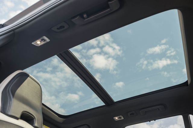 Used 2022 Volvo XC90 T8 R-Design w/ Advanced Package image 31