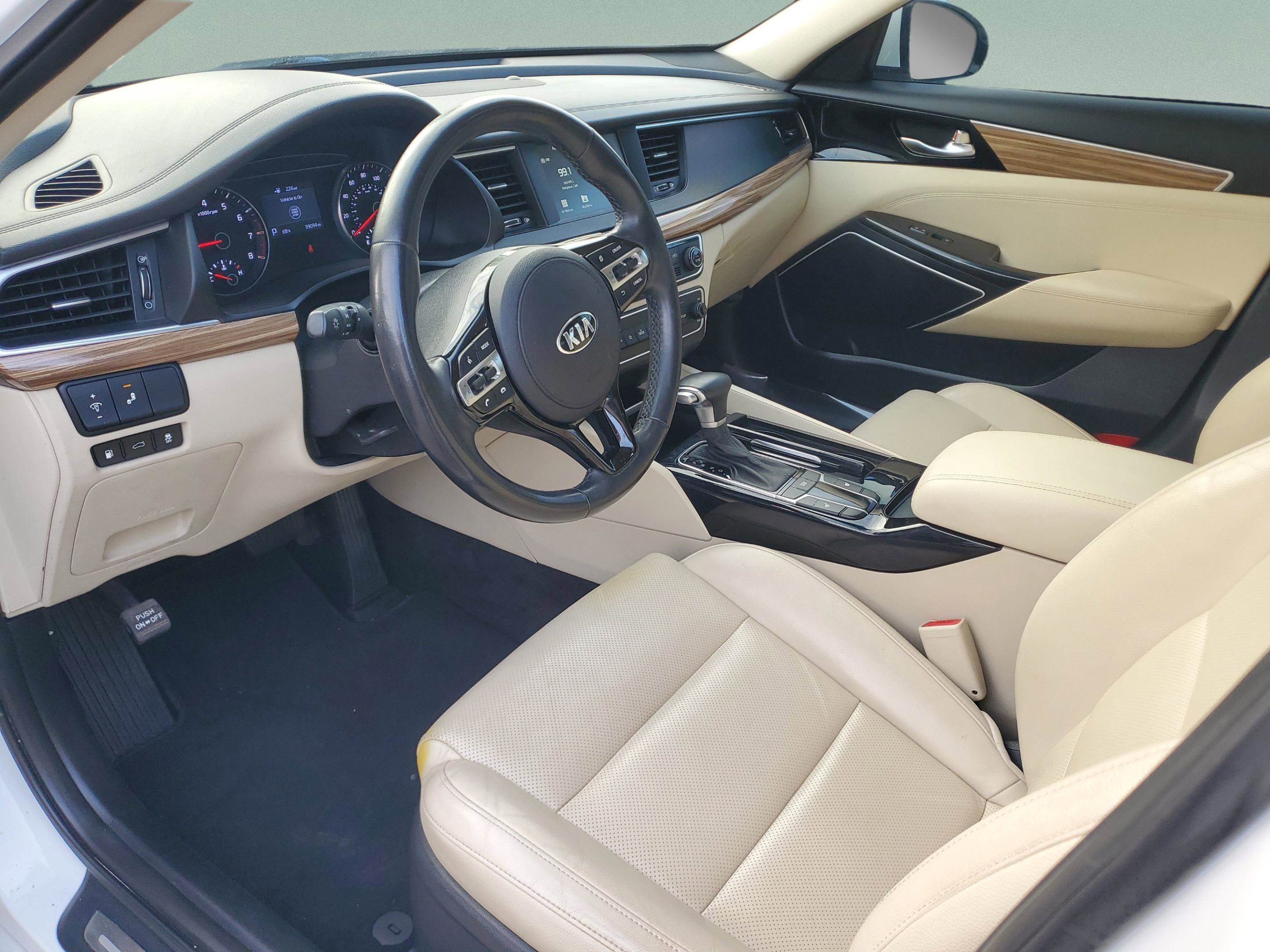 Certified 2019 Kia Cadenza Premium image 16