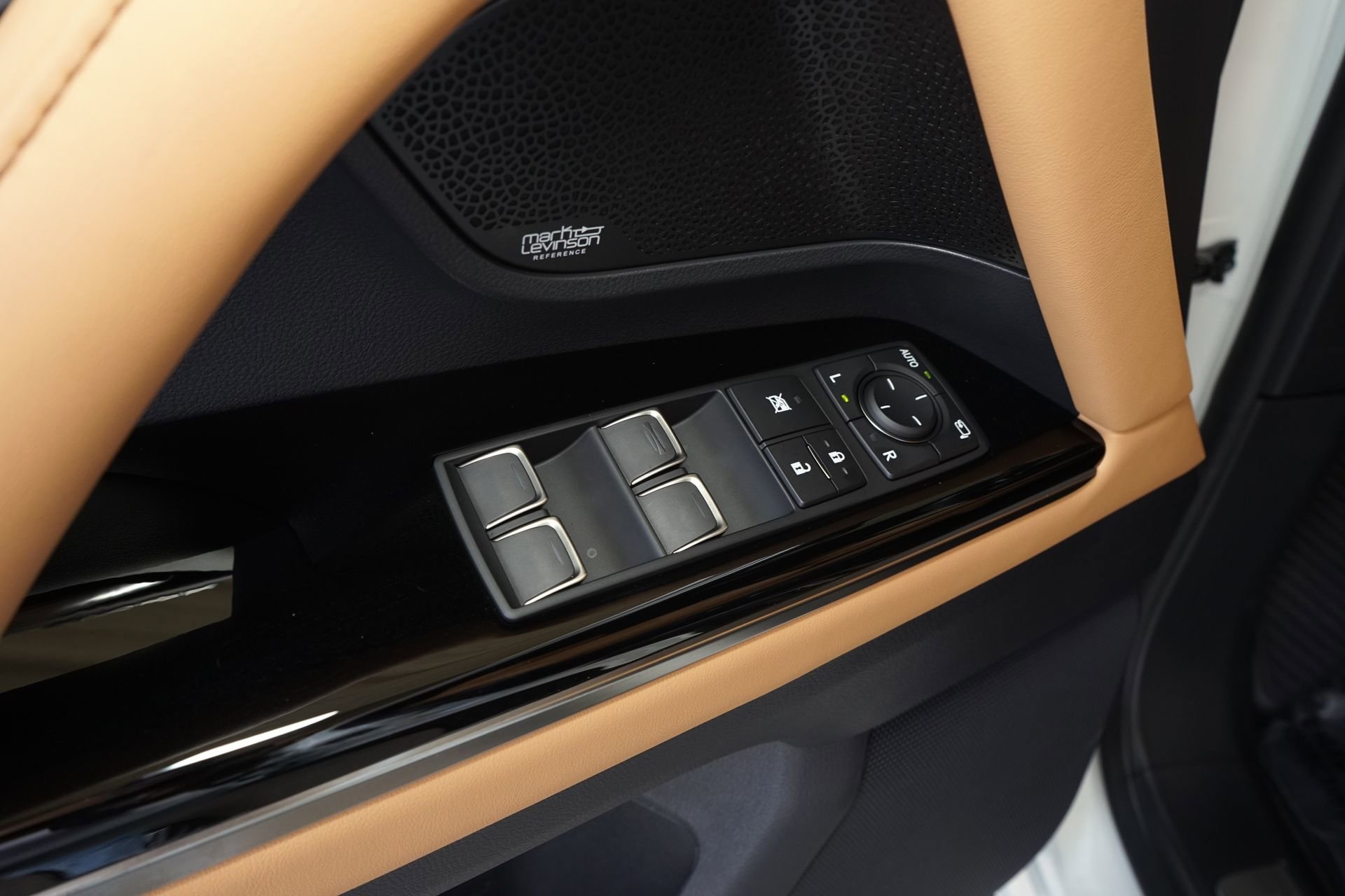 Used 2024 Lexus LX 600 4WD w/ Luxury Package image 29