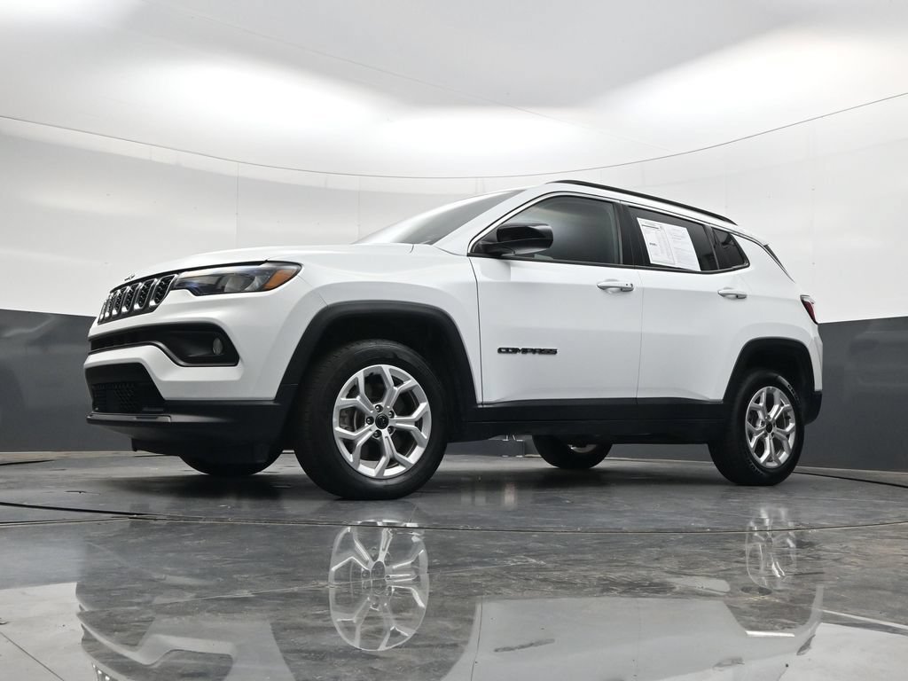 Used 2025 Jeep Compass Latitude AWD/4WD image 38