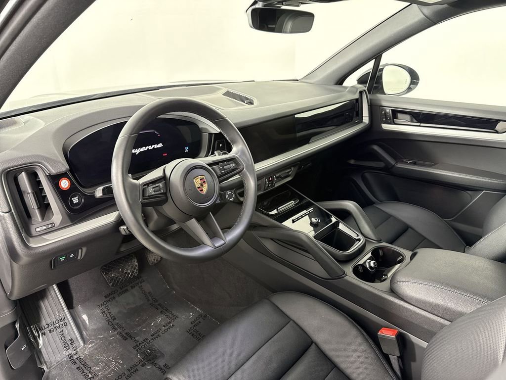 Certified 2025 Porsche Cayenne image 4