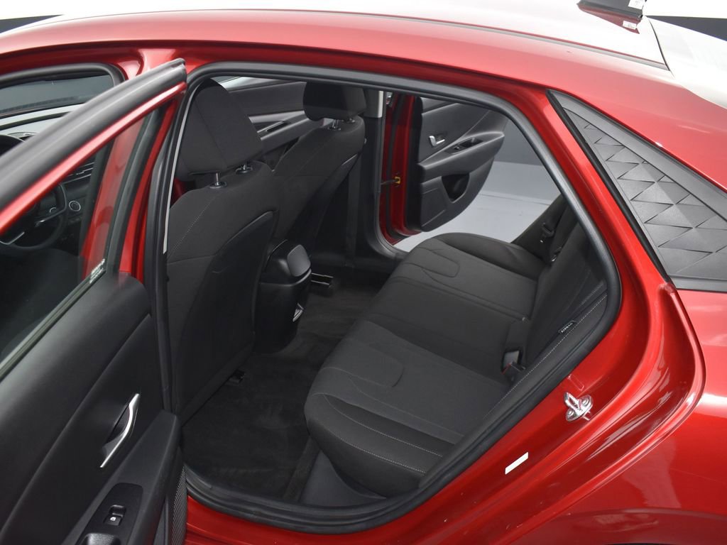 Used 2025 Hyundai Elantra SE image 11