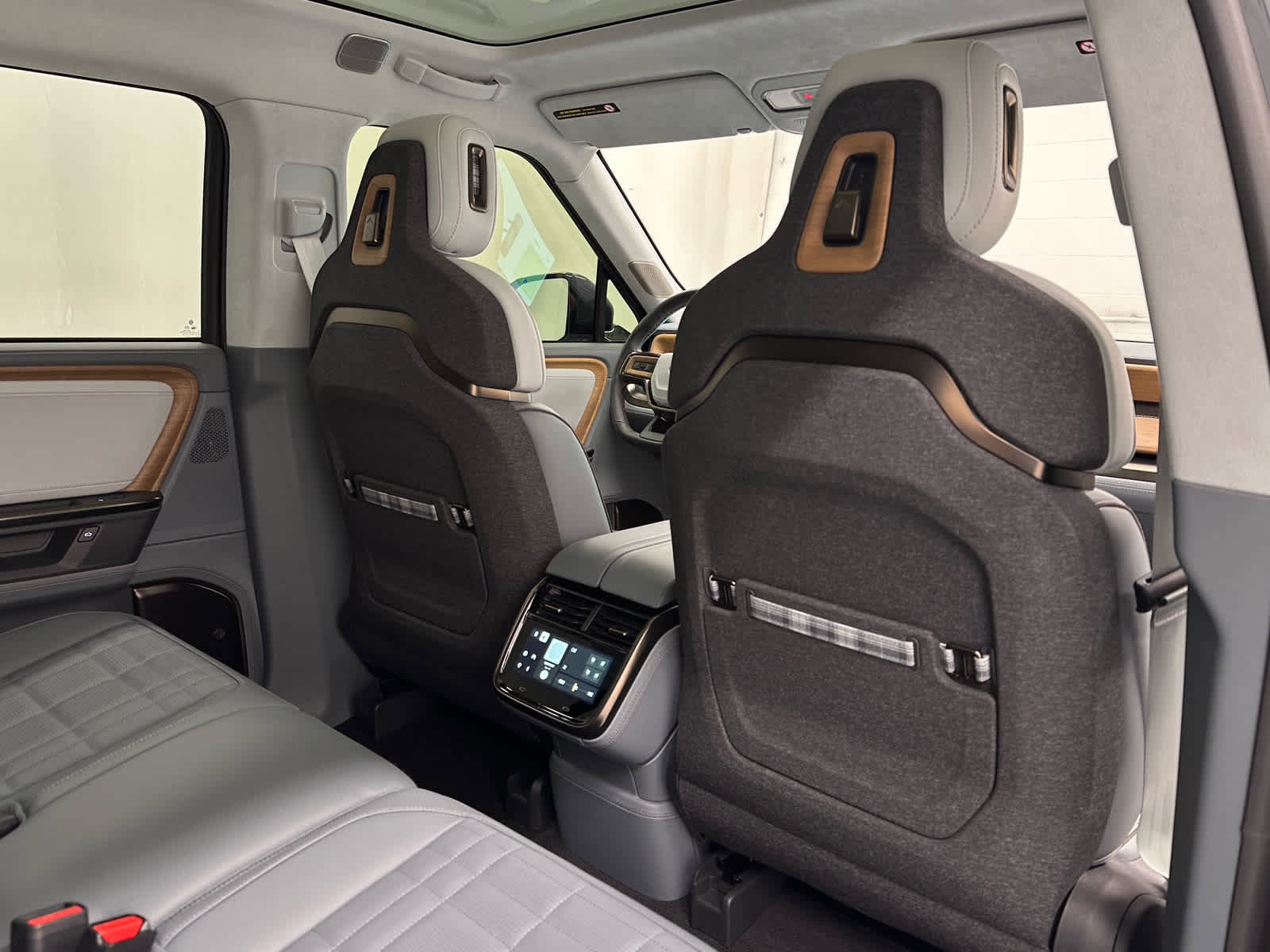 Used 2026 Rivian R1S Premium image 21