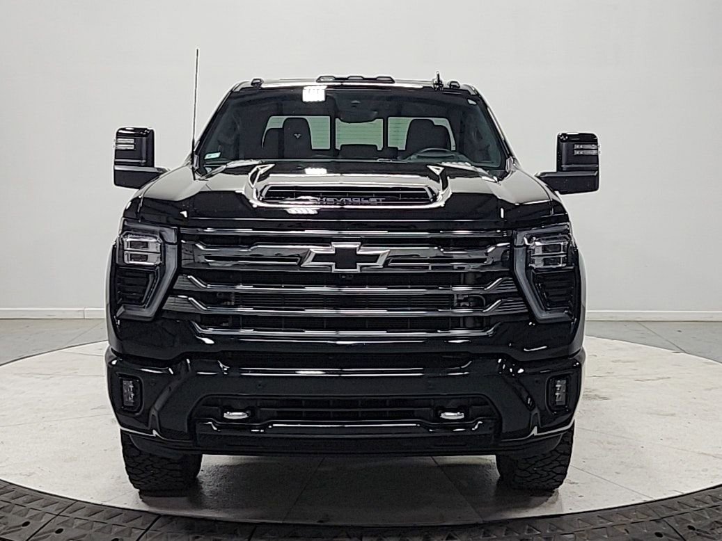 Used 2024 Chevrolet Silverado 2500 High Country w/ High Country Premium Package image 2