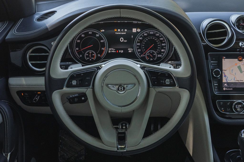 Used 2020 Bentley Bentayga image 16