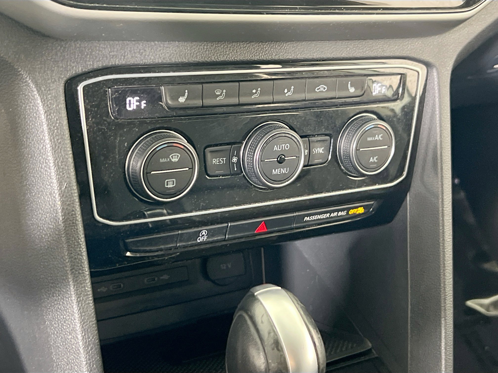 Used 2023 Volkswagen Atlas SE image 15