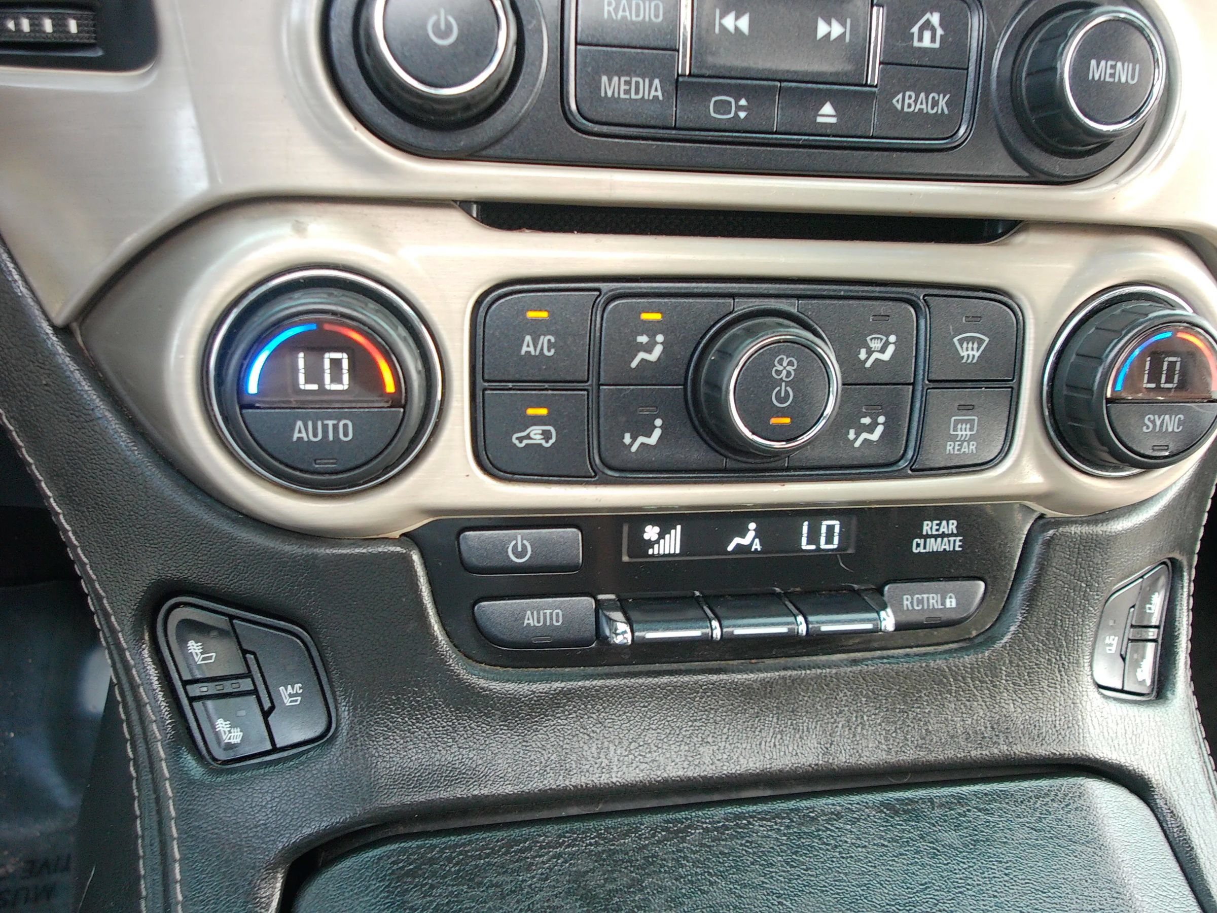 Used 2015 GMC Yukon XL Denali w/ Open Road Package RWD image 20