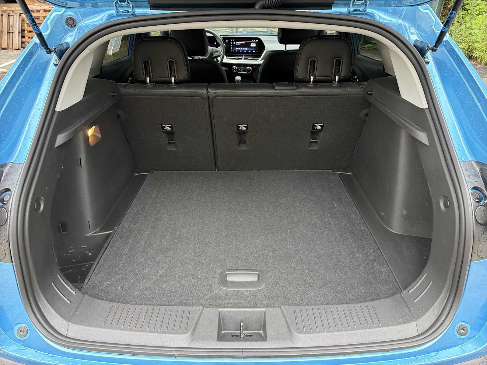 Used 2025 Chevrolet Trax LT FWD image 25