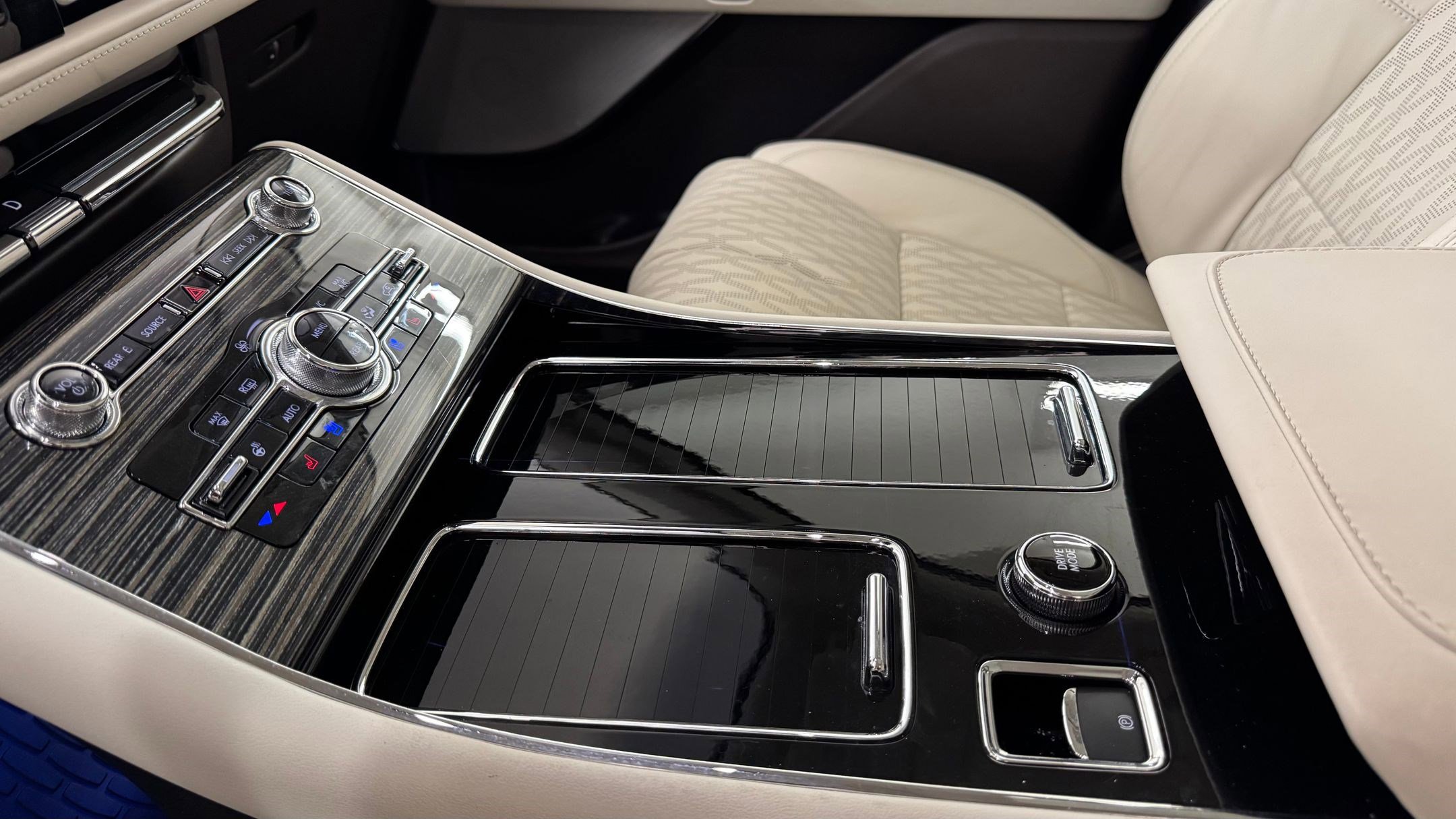 Used 2023 Lincoln Aviator Black Label w/ Dynamic Handling Package image 46