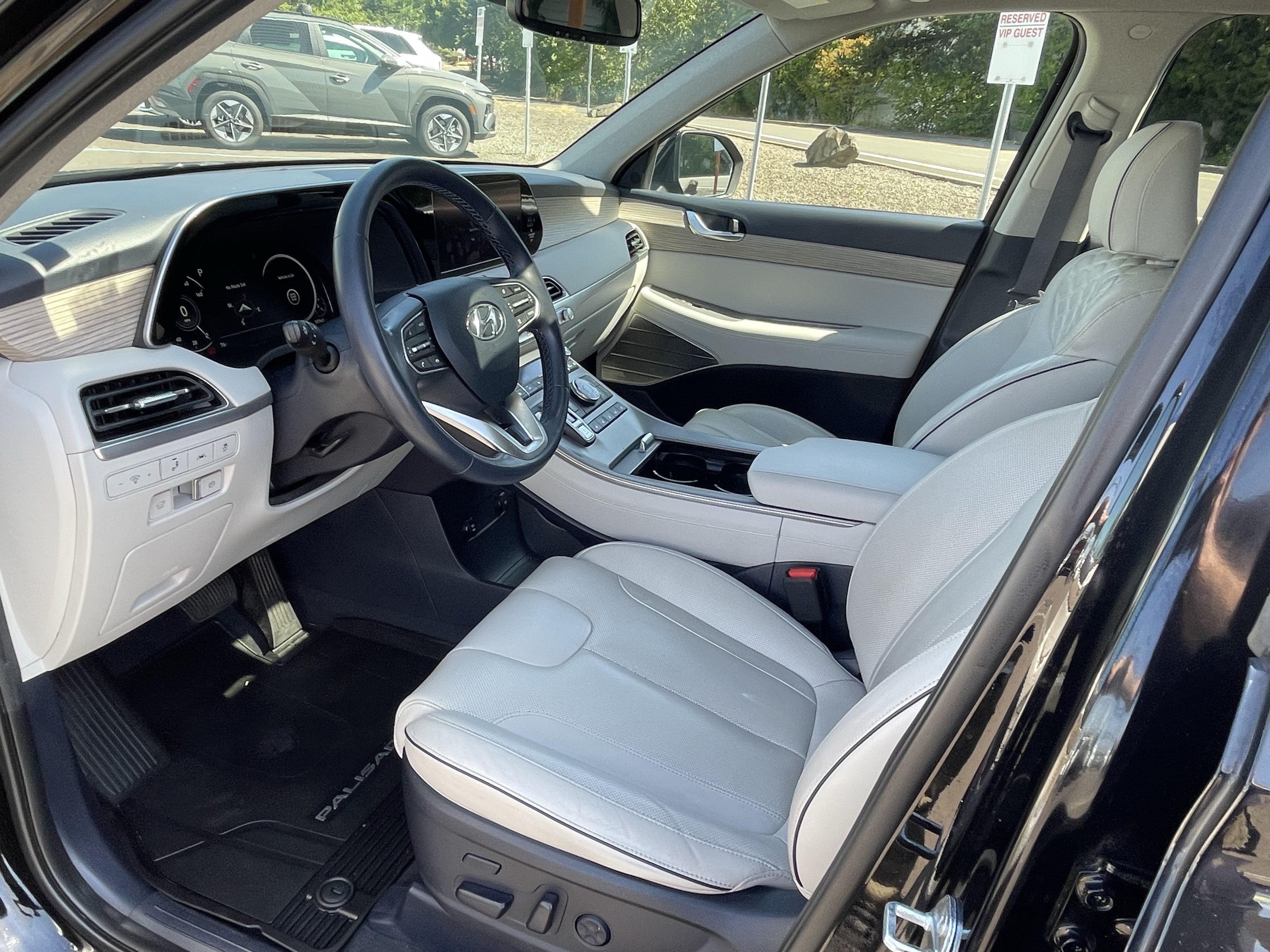 Certified 2022 Hyundai Palisade Limited w/ Winter Package AWD/4WD image 10