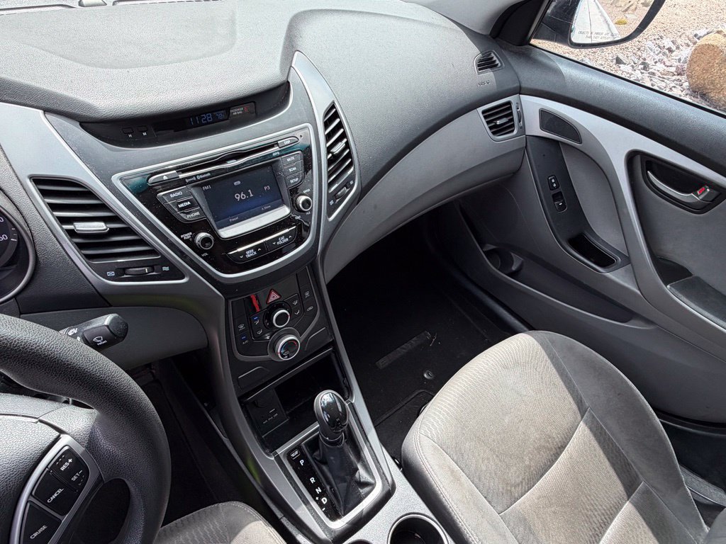Used 2015 Hyundai Elantra SE w/ Option Group 02 FWD image 17