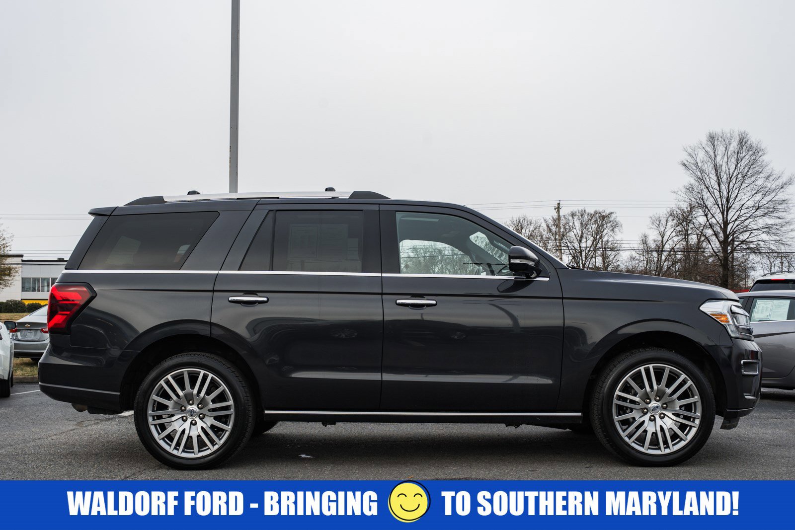 Used 2024 Ford Expedition Limited image 3