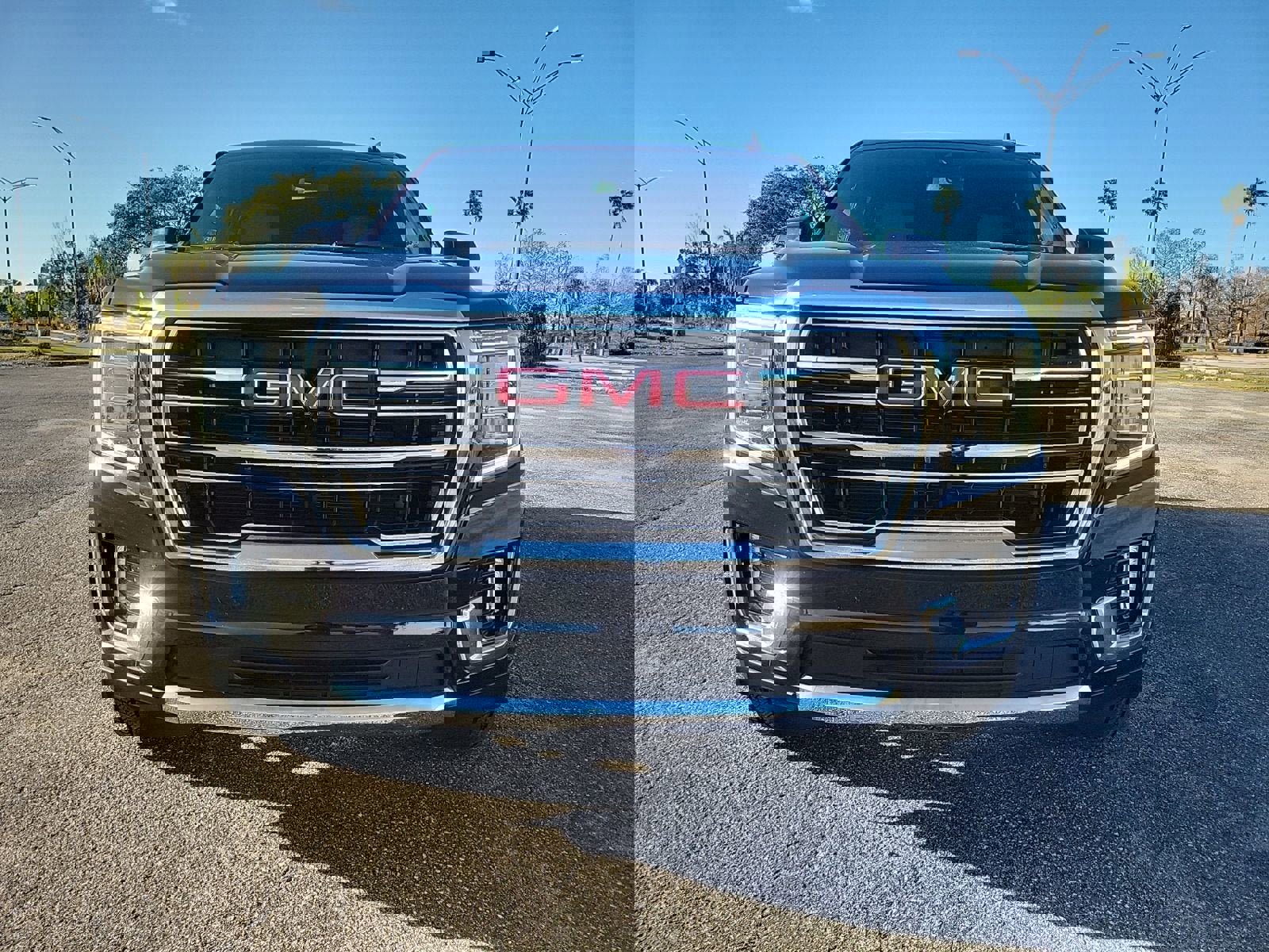 Used 2023 GMC Yukon SLT w/ SLT Luxury Package image 4