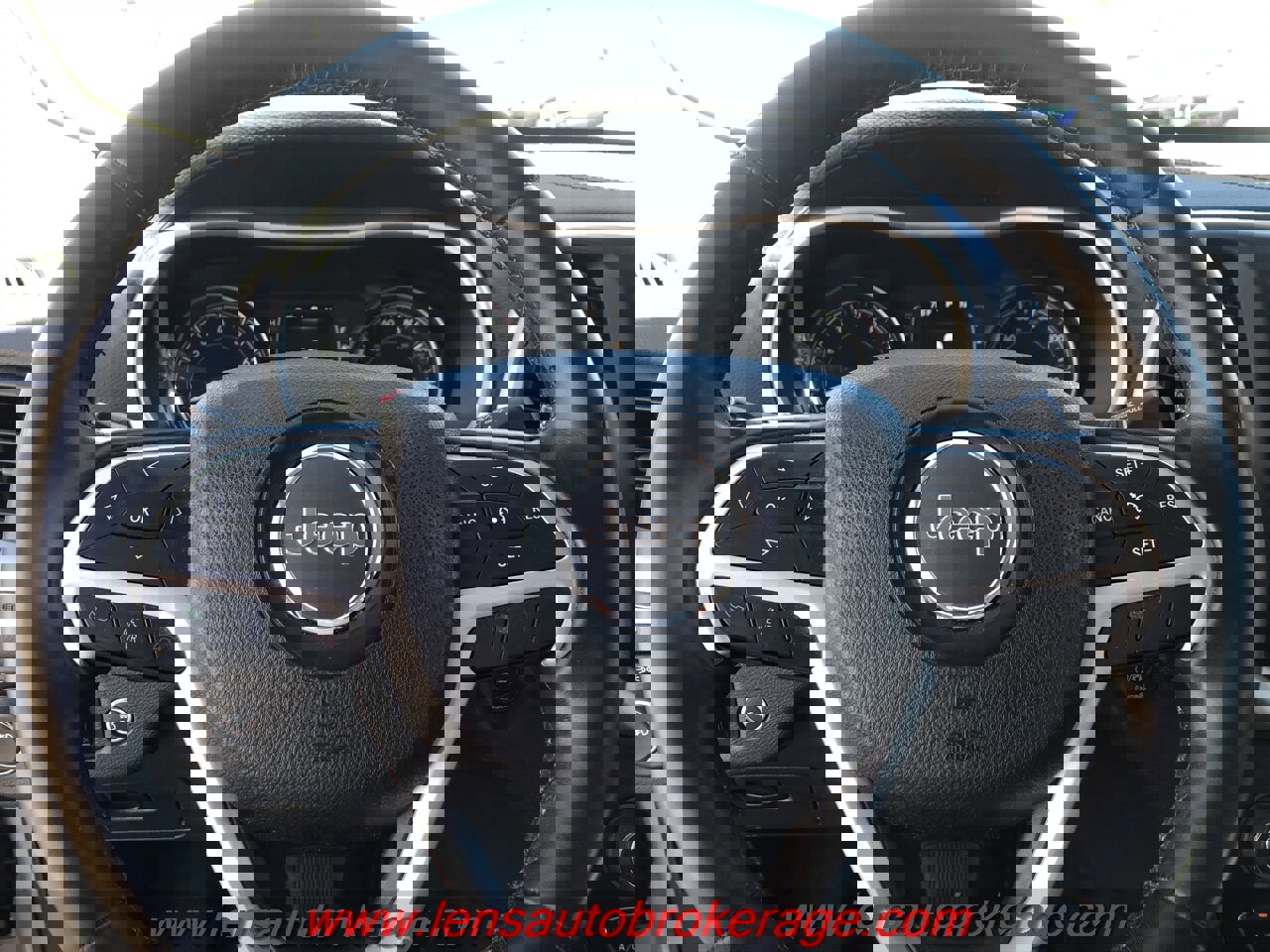 Used 2015 Jeep Cherokee Latitude w/ Comfort/Convenience Group image 12