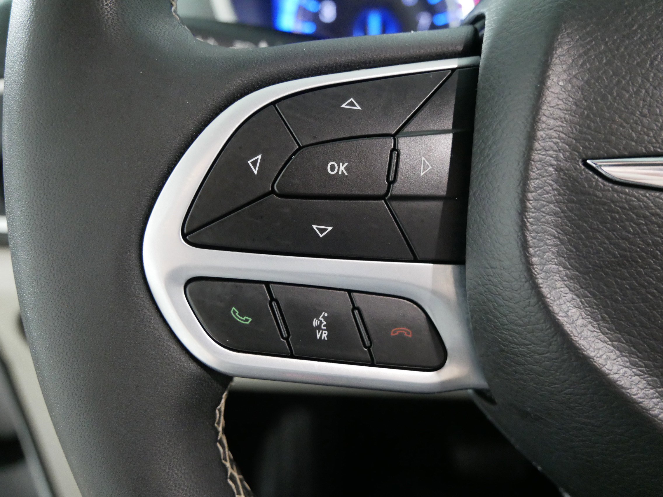 Used 2024 Chrysler Pacifica Touring-L image 27