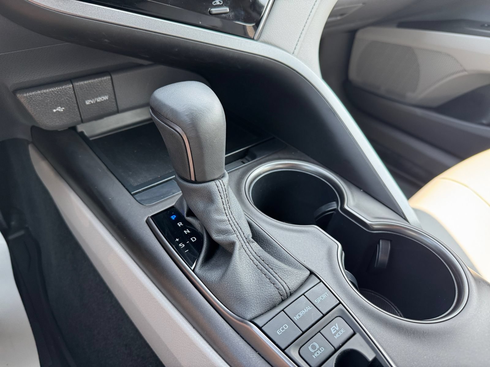 Used 2024 Toyota Camry SE FWD image 6
