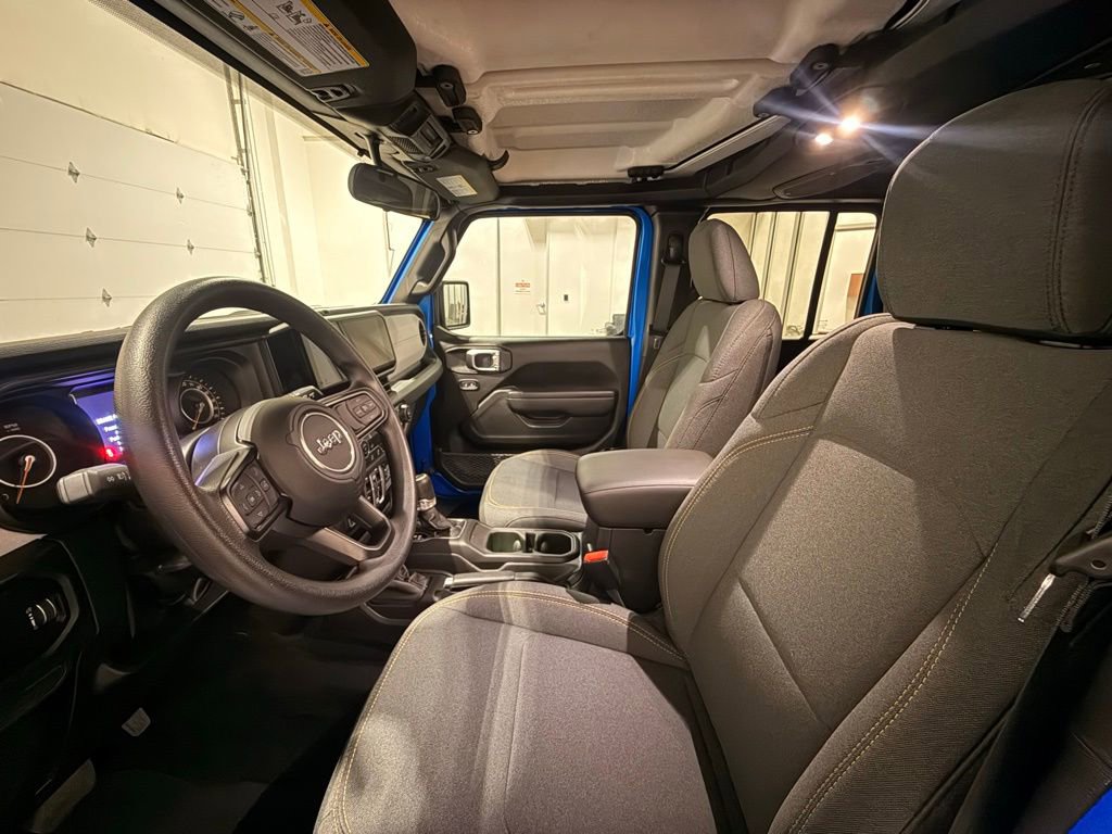 Used 2025 Jeep Gladiator Sport image 15