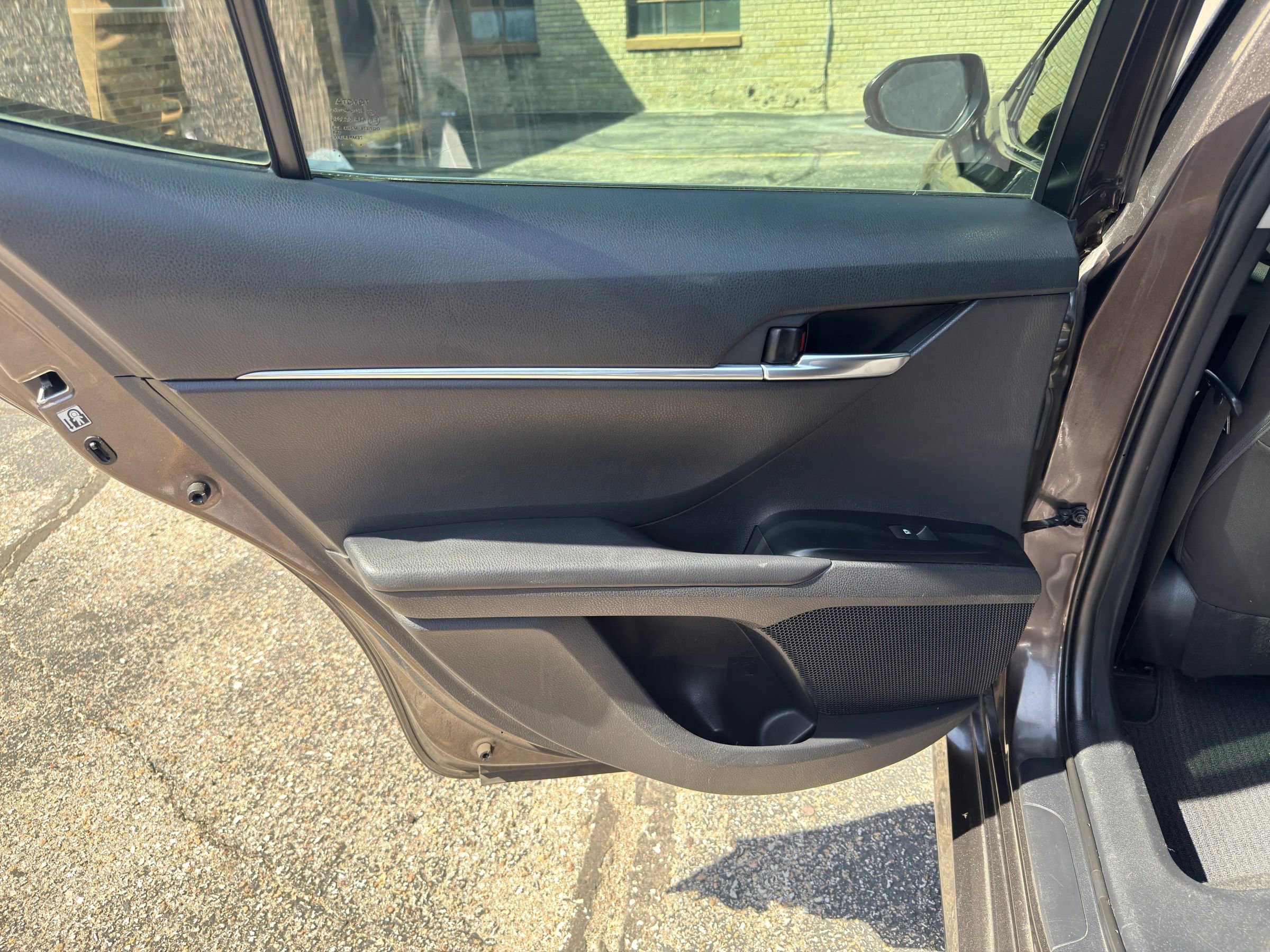 Used 2018 Toyota Camry LE image 25