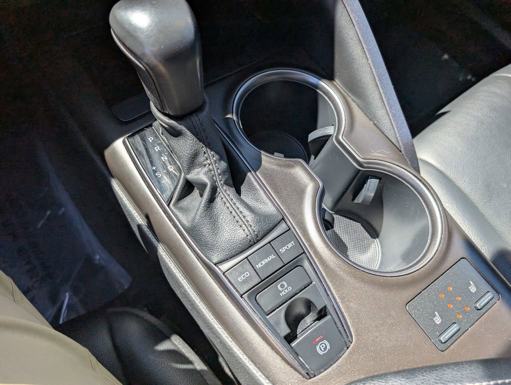 Used 2022 Toyota Camry SE w/ Cold Weather Package AWD/4WD image 23