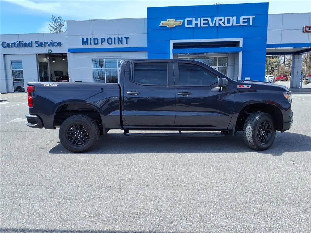 Used 2024 Chevrolet Silverado 1500 Custom Trail Boss AWD/4WD image 3