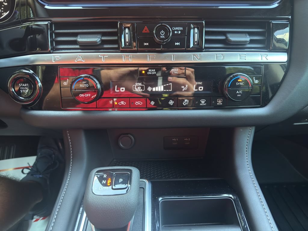 Used 2026 Nissan Pathfinder SV FWD image 24