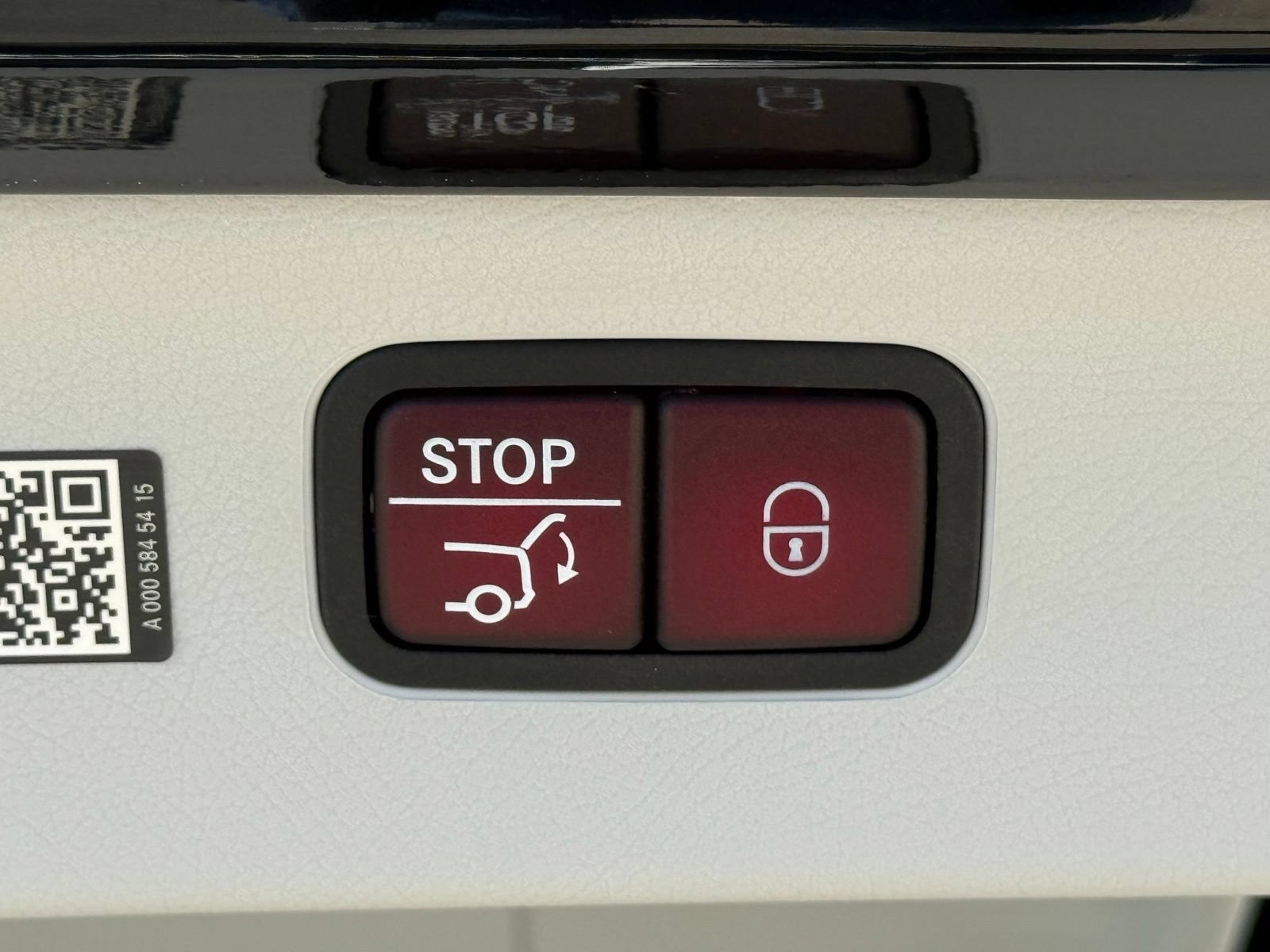 Used 2023 Mercedes-Benz EQS 580 4MATIC SUV image 17